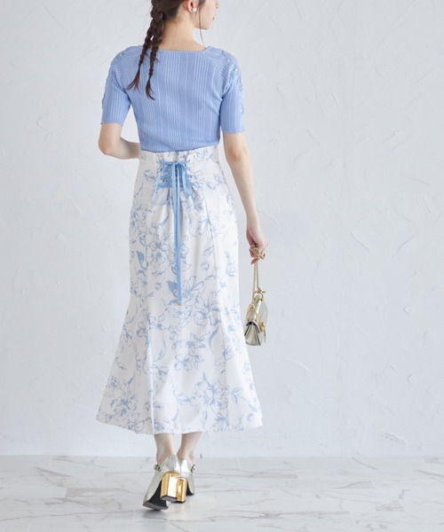tocco closet(トッコ クローゼット)の「バックレースアップラインフラワープリントマーメイドスカート(スカート・レディース・ピンク/ブルー・M)」の3枚目の写真