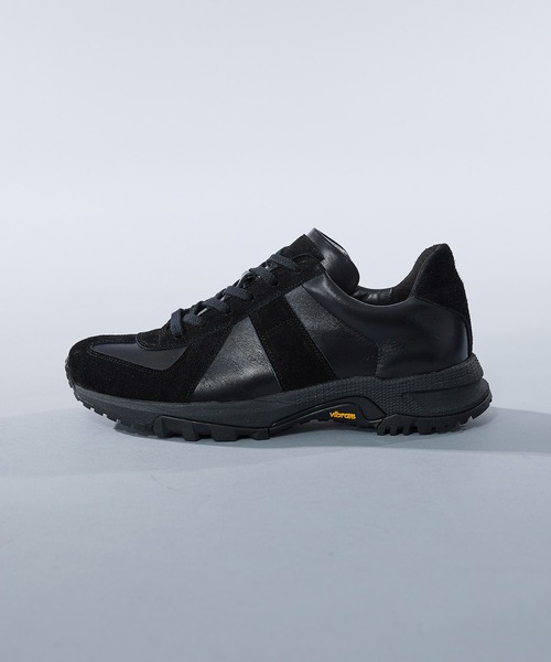 UNITED TOKYO(ユナイテッドトウキョウ)の「Vibram ジャーマントレーナー(スニーカー・メンズ・ブラック・3/2/1)」の2枚目の写真