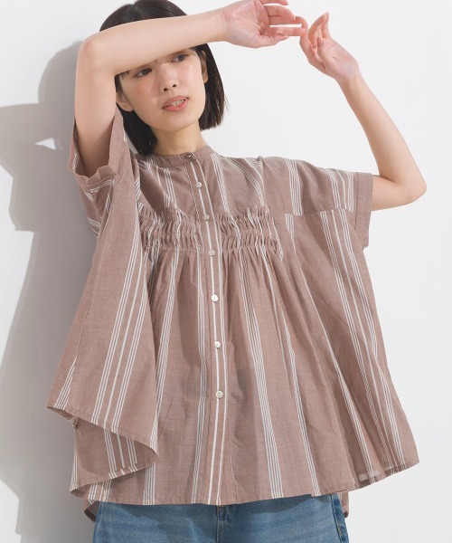 OMNES(オムネス)の「コットンボイルタックギャザーシャツ半袖(シャツ/ブラウス・レディース・ホワイト/ブラック/ベージュ/グリーン/マスタード/ブラウン系その他/グリーン系その他/ブルー・FREE)」の3枚目の写真