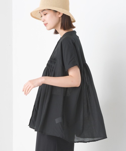 OMNES(オムネス)の「コットンボイルタックギャザーシャツ半袖(シャツ/ブラウス・レディース・ホワイト/ブラック/ベージュ/グリーン/マスタード/ブラウン系その他/グリーン系その他/ブルー・FREE)」の2枚目の写真