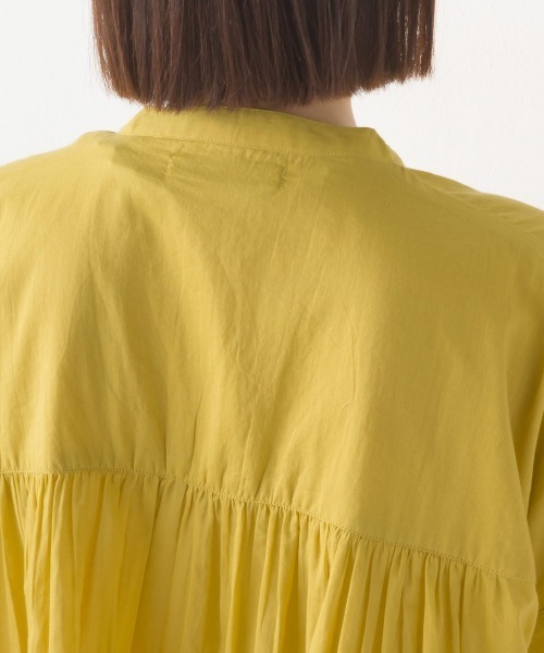 OMNES(オムネス)の「コットンボイルタックギャザーシャツ半袖(シャツ/ブラウス・レディース・ホワイト/ブラック/ベージュ/グリーン/マスタード/ブラウン系その他/グリーン系その他/ブルー・FREE)」の9枚目の写真