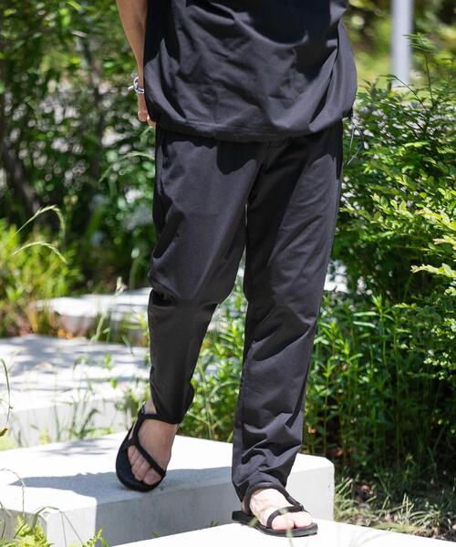 ITEMS URBANRESEARCH(アイテムズ アーバンリサーチ)の「『セットアップ対応』吸水速乾 ドットメッシュ パンツ(その他パンツ・メンズ・ブラック/カーキ/グレー系その他・MEDIUM/LARGE)」の2枚目の写真