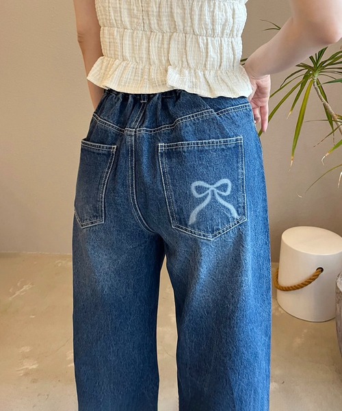 one after another NICE CLAUP(ワンアフターアナザーナイスクラップ)の「リボンワイドデニムパンツ(デニムパンツ・レディース・ブルー/ネイビー/サックスブルー・MEDIUM/SMALL)」の2枚目の写真