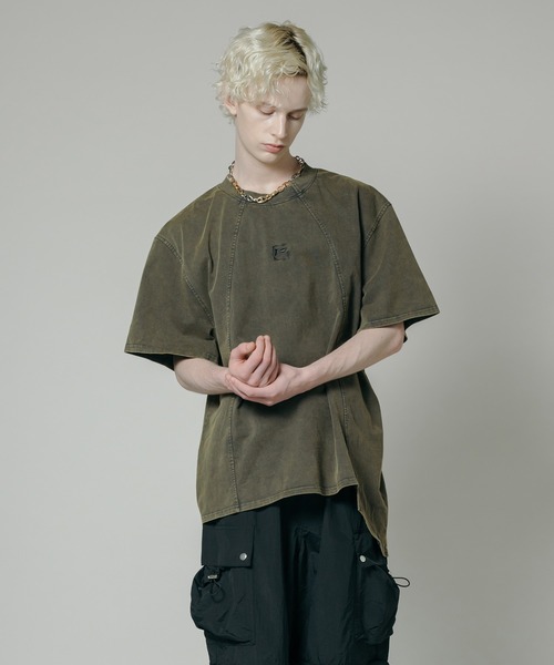 VI E DIT(ヴィエディット)の「Bleach Washed T-shirt/ダスティーウォッシュアシンメトリーTシャツ(Tシャツ/カットソー・メンズ・レッド/ホワイト/グレー・MEDIUM/SMALL)」の6枚目の写真