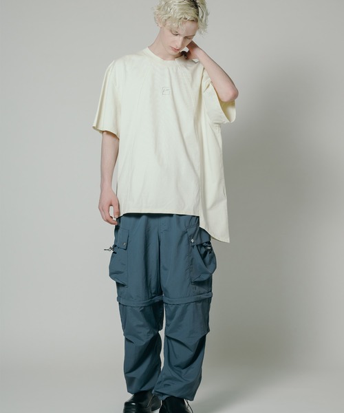 VI E DIT(ヴィエディット)の「Bleach Washed T-shirt/ダスティーウォッシュアシンメトリーTシャツ(Tシャツ/カットソー・メンズ・レッド/ホワイト/グレー・MEDIUM/SMALL)」の12枚目の写真