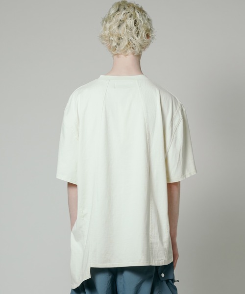 VI E DIT(ヴィエディット)の「Bleach Washed T-shirt/ダスティーウォッシュアシンメトリーTシャツ(Tシャツ/カットソー・メンズ・レッド/ホワイト/グレー・MEDIUM/SMALL)」の18枚目の写真