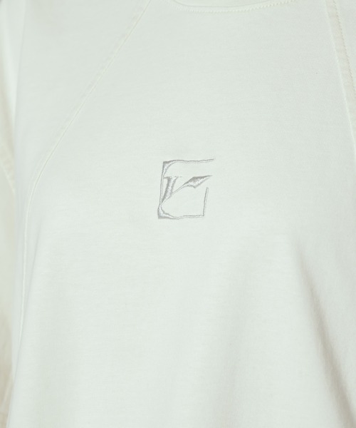 VI E DIT(ヴィエディット)の「Bleach Washed T-shirt/ダスティーウォッシュアシンメトリーTシャツ(Tシャツ/カットソー・メンズ・レッド/ホワイト/グレー・MEDIUM/SMALL)」の15枚目の写真