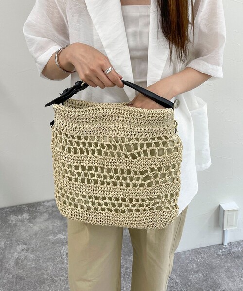 fredy emue（フレディエミュ）の「異素材ハンドルペーパー２WAYバッグ（かごバッグ・レディース・ベージュ/ブラック・FREE）」の5枚目の写真