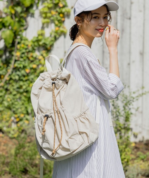 studio CLIP（スタディオクリップ）の「ナイロンドロストリュック（バックパック/リュック・レディース・チャコール/オフホワイト・FREE）」の3枚目の写真