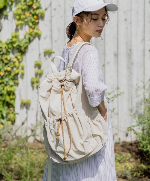 studio CLIP（スタディオクリップ）の「ナイロンドロストリュック（バックパック/リュック・レディース・チャコール/オフホワイト・FREE）」の4枚目の写真