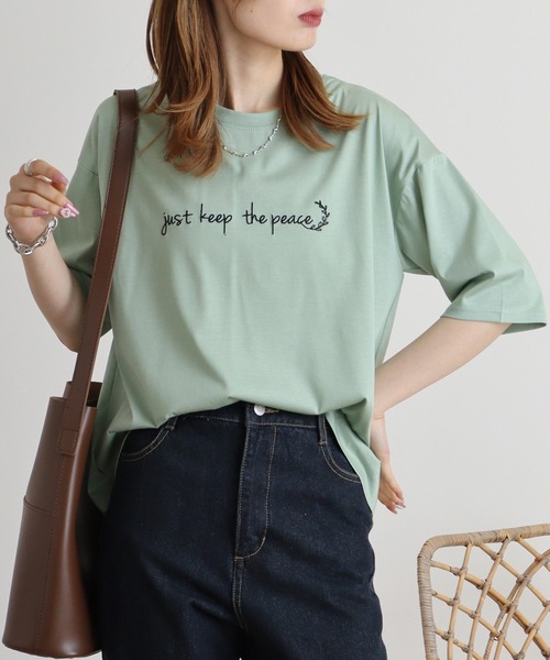 EGLANTINE(エグランティーヌ)の「Eglantine ロゴ刺繍シンプルTシャツ(Tシャツ/カットソー・レディース・エメラルド/ブラック/グレイッシュベージュ・40)」の1枚目の写真