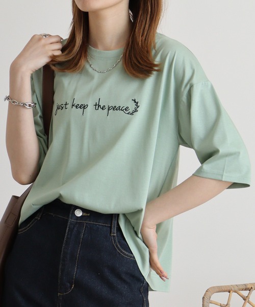 EGLANTINE(エグランティーヌ)の「Eglantine ロゴ刺繍シンプルTシャツ(Tシャツ/カットソー・レディース・エメラルド/ブラック/グレイッシュベージュ・40)」の6枚目の写真
