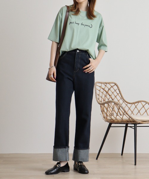 EGLANTINE(エグランティーヌ)の「Eglantine ロゴ刺繍シンプルTシャツ(Tシャツ/カットソー・レディース・エメラルド/ブラック/グレイッシュベージュ・40)」の7枚目の写真