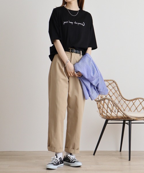 EGLANTINE(エグランティーヌ)の「Eglantine ロゴ刺繍シンプルTシャツ(Tシャツ/カットソー・レディース・エメラルド/ブラック/グレイッシュベージュ・40)」の17枚目の写真
