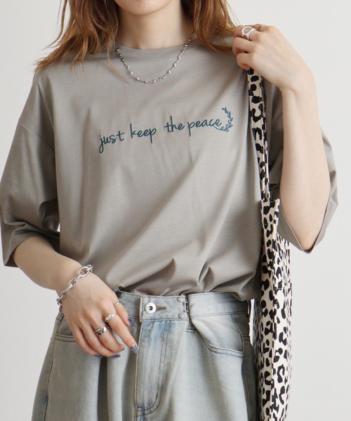 EGLANTINE(エグランティーヌ)の「Eglantine ロゴ刺繍シンプルTシャツ(Tシャツ/カットソー・レディース・エメラルド/ブラック/グレイッシュベージュ・40)」の20枚目の写真