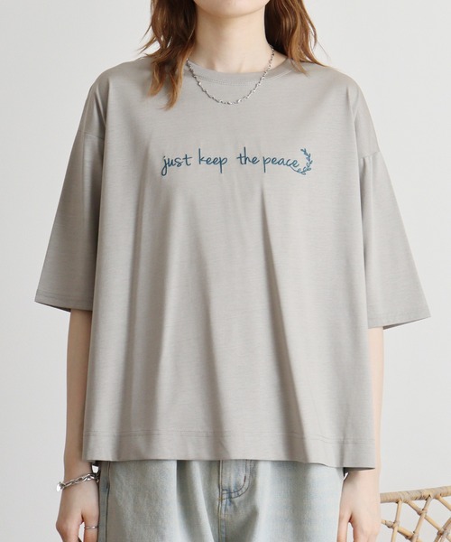 EGLANTINE(エグランティーヌ)の「Eglantine ロゴ刺繍シンプルTシャツ(Tシャツ/カットソー・レディース・エメラルド/ブラック/グレイッシュベージュ・40)」の9枚目の写真