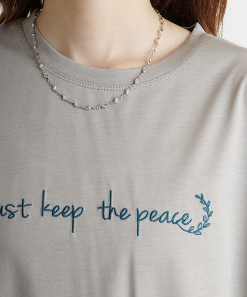 EGLANTINE(エグランティーヌ)の「Eglantine ロゴ刺繍シンプルTシャツ(Tシャツ/カットソー・レディース・エメラルド/ブラック/グレイッシュベージュ・40)」の14枚目の写真
