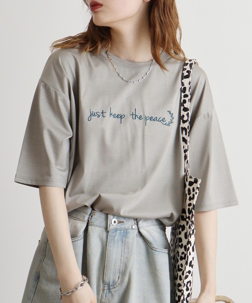 EGLANTINE(エグランティーヌ)の「Eglantine ロゴ刺繍シンプルTシャツ(Tシャツ/カットソー・レディース・エメラルド/ブラック/グレイッシュベージュ・40)」の19枚目の写真