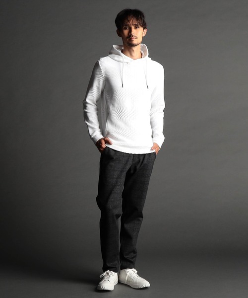 NICOLE CLUB FOR MEN（ニコルクラブフォーメン）の「ジオメトリックプルオーバーパーカー（パーカー・メンズ・オフホワイト/ホワイト系/ブラック×グレー・MEDIUM/LARGE/X-LARGE）」の4枚目の写真