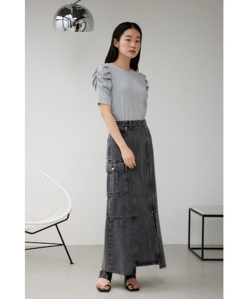 AZUL by moussy（アズールバイマウジー）の「96ケミカルウォッシュロングカーゴスカート（デニムスカート・レディース・ブラック/ブルー・SMALL/MEDIUM）」の8枚目の写真