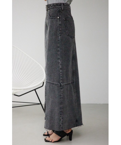 AZUL by moussy（アズールバイマウジー）の「96ケミカルウォッシュロングカーゴスカート（デニムスカート・レディース・ブラック/ブルー・SMALL/MEDIUM）」の5枚目の写真