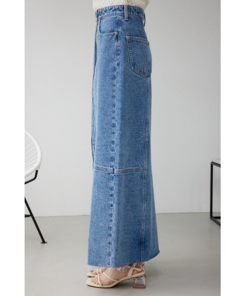 AZUL by moussy（アズールバイマウジー）の「96ケミカルウォッシュロングカーゴスカート（デニムスカート・レディース・ブラック/ブルー・SMALL/MEDIUM）」の16枚目の写真