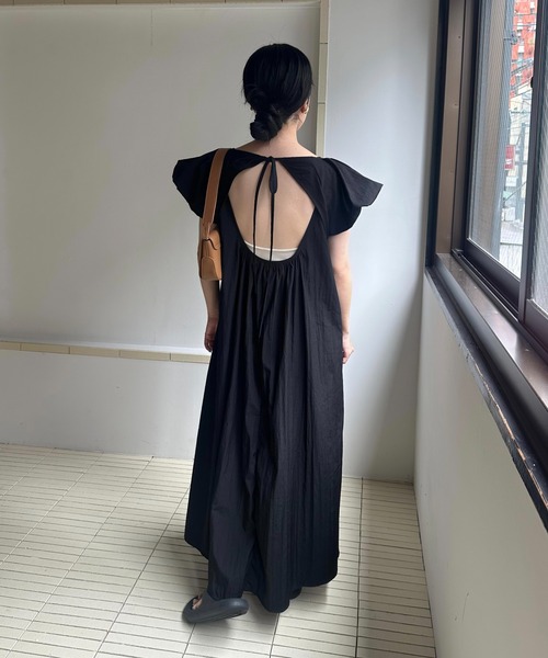 lawgy(ラウジー)の「back open mini puff sleeve op / バックオープンミニパフスリーブワンピ(ワンピース・レディース・ホワイト/ブラック/ベージュ・FREE)」の2枚目の写真