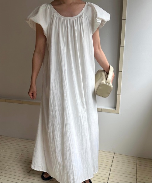 lawgy(ラウジー)の「back open mini puff sleeve op / バックオープンミニパフスリーブワンピ(ワンピース・レディース・ホワイト/ブラック/ベージュ・FREE)」の4枚目の写真