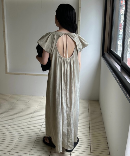 lawgy(ラウジー)の「back open mini puff sleeve op / バックオープンミニパフスリーブワンピ(ワンピース・レディース・ホワイト/ブラック/ベージュ・FREE)」の10枚目の写真