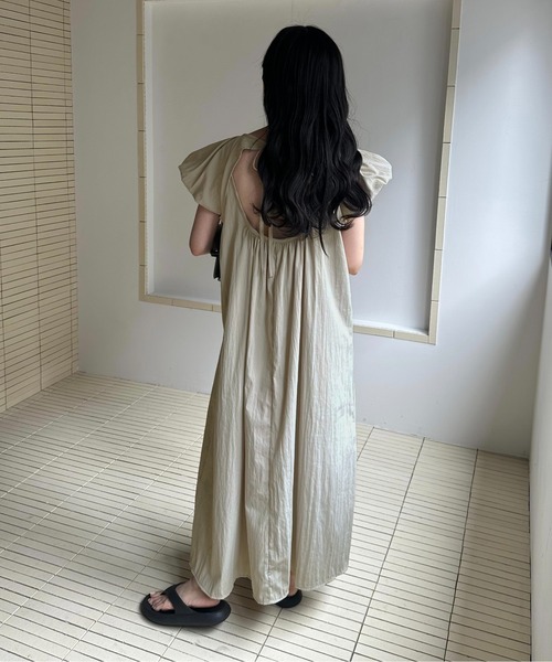 lawgy(ラウジー)の「back open mini puff sleeve op / バックオープンミニパフスリーブワンピ(ワンピース・レディース・ホワイト/ブラック/ベージュ・FREE)」の11枚目の写真