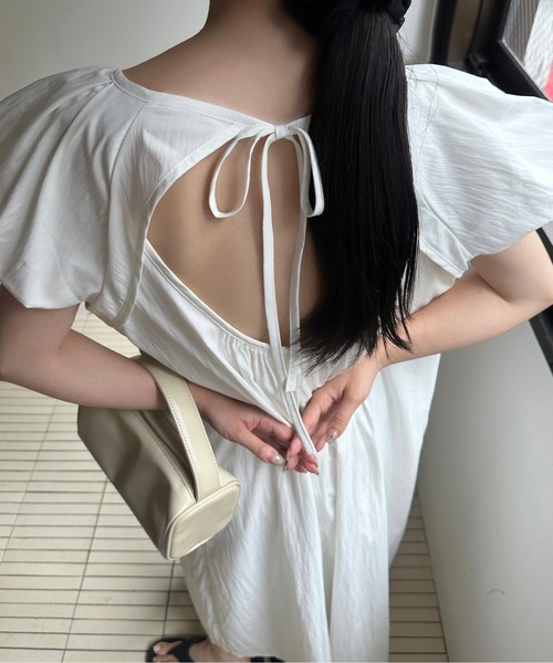 lawgy(ラウジー)の「back open mini puff sleeve op / バックオープンミニパフスリーブワンピ(ワンピース・レディース・ホワイト/ブラック/ベージュ・FREE)」の7枚目の写真