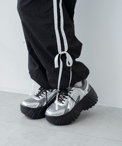 WEGO（ウィゴー）の「WEGO/ボリュームレースアップスニーカー（スニーカー・レディース・シルバー/ホワイト/その他1/ブラック・MEDIUM/LARGE）」の11枚目の写真