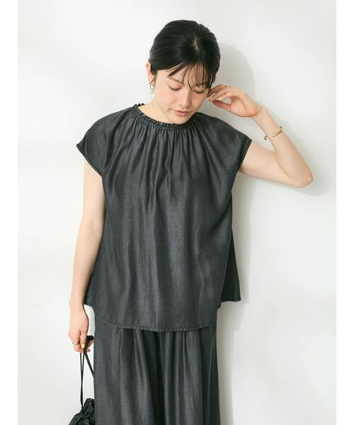 CRAFT STANDARD BOUTIQUE(クラフトスタンダードブティック)の「やわらかデニム風フレンチスリーブブラウス(シャツ/ブラウス・レディース・ブラック/インディゴブルー・FREE)」の4枚目の写真