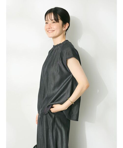 CRAFT STANDARD BOUTIQUE(クラフトスタンダードブティック)の「やわらかデニム風フレンチスリーブブラウス(シャツ/ブラウス・レディース・ブラック/インディゴブルー・FREE)」の6枚目の写真