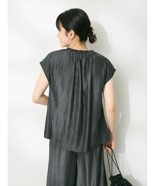 CRAFT STANDARD BOUTIQUE(クラフトスタンダードブティック)の「やわらかデニム風フレンチスリーブブラウス(シャツ/ブラウス・レディース・ブラック/インディゴブルー・FREE)」の7枚目の写真