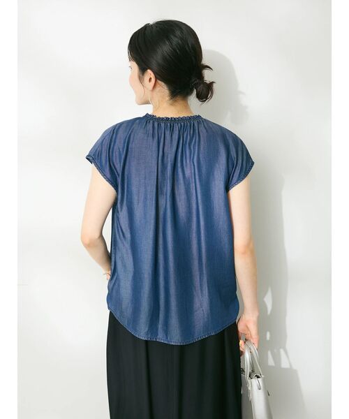 CRAFT STANDARD BOUTIQUE(クラフトスタンダードブティック)の「やわらかデニム風フレンチスリーブブラウス(シャツ/ブラウス・レディース・ブラック/インディゴブルー・FREE)」の16枚目の写真