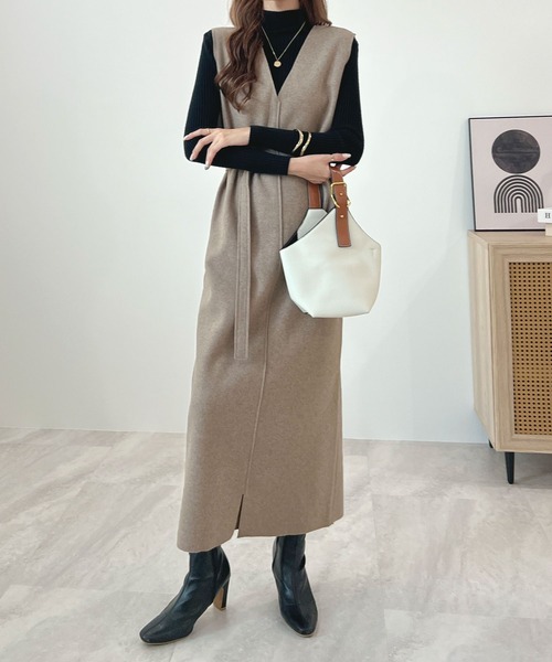 Futier land（フューティアランド）の「高級感ある大人の品。ベルト付きロングワンピース（ワンピース・レディース・ブラック/グレイッシュベージュ/チャコールグレー・FREE）」の17枚目の写真