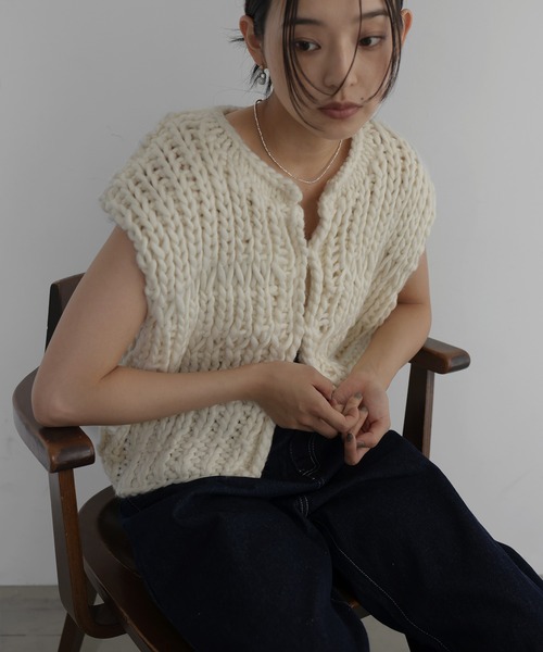 hellam（へラム）の「ハンドニットロービングベスト（ベスト・レディース・アイボリー/ブラック/ブラウン・FREE）」の8枚目の写真
