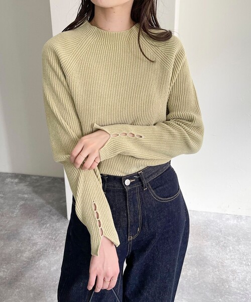 fredy emue（フレディエミュ）の「コンフォートニットリブハイネックプルオーバー（その他トップス・レディース・チャコールグレー/ミント/イエロー/アイボリー・38）」の4枚目の写真