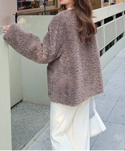 gossip!ロサンゼルス(ゴシップロサンゼルス)の「ゴールドボタンフェイクムートンファー中綿ジャケット(その他アウター・レディース・オフホワイト/グレー・FREE)」の15枚目の写真