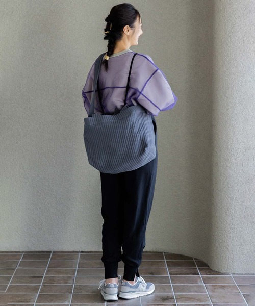 フェリシモMama（フェリシモママ）の「Ｍｏｒｅｄｄｅ　軽くて大容量　手ざわりが心地いいキルティングマザーズトートバッグ（マザーズバッグ・レディース・ライトベージュ/グレー系その他・ONE SIZE）」の7枚目の写真