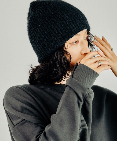 LEPSIM(レプシィム)の「畦編みラメニットビーニー 247806(ニットキャップ/ビーニー・レディース・グレー/アイボリー/ブラック・ONE SIZE)」の13枚目の写真