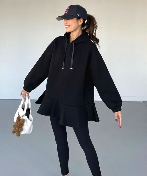 CHERI since1985(シェリ)の「裾フリル裏起毛スウェットフーディー(パーカー・レディース・アイボリー/ブラック/ベージュ・FREE)」の2枚目の写真
