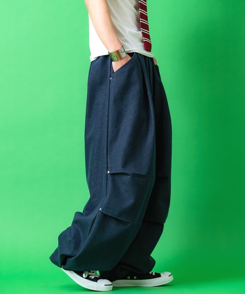 a.p.o.v.(エーピーオービー)の「a.p.o.v. ロングベルトタック変形バレルレッグワイドデニムパンツ(デニムパンツ・メンズ・ネイビー/ブラック/アイボリー・ONESIZE)」の19枚目の写真
