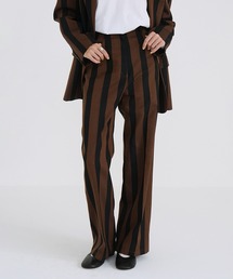 STRIPE CENTER CLEASE STRAIGHT PANTS