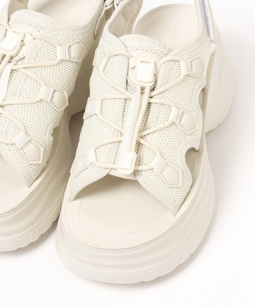 LOWRYS FARM（ローリーズファーム）の「カンドウフィットスポサン 284000（サンダル・レディース・アイボリー/シルバー/ブラック・LARGE/MEDIUM）」の17枚目の写真