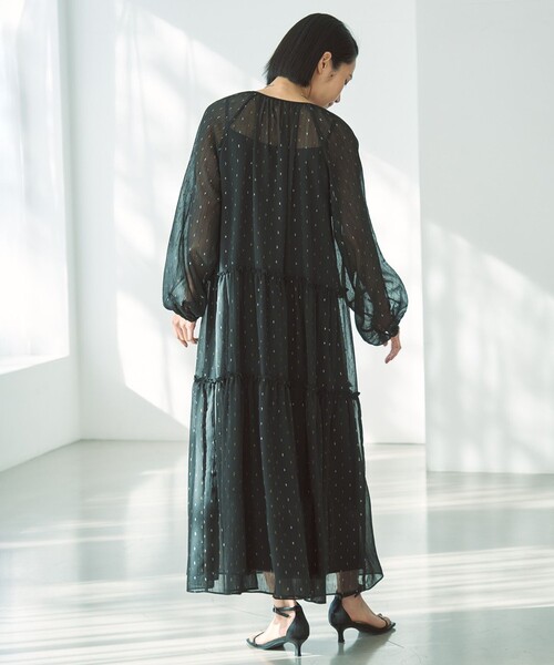 UNFILO（アンフィーロ）の「ラメリンクルシフォン ワンピース（ワンピース・レディース・ブラック系1・SMALL/MEDIUM）」の3枚目の写真