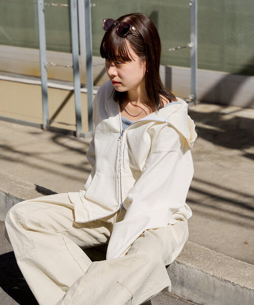 WHIMSIC(ウィムジック)の「【UNISEX】サンフェードカットソージップパーカー(パーカー・メンズ・ホワイト/ブラック・FREE)」の4枚目の写真