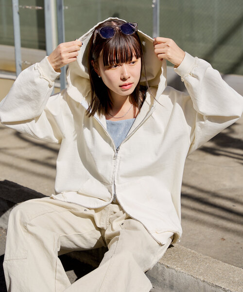 WHIMSIC(ウィムジック)の「【UNISEX】サンフェードカットソージップパーカー(パーカー・メンズ・ホワイト/ブラック・FREE)」の5枚目の写真