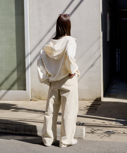 WHIMSIC(ウィムジック)の「【UNISEX】サンフェードカットソージップパーカー(パーカー・メンズ・ホワイト/ブラック・FREE)」の8枚目の写真